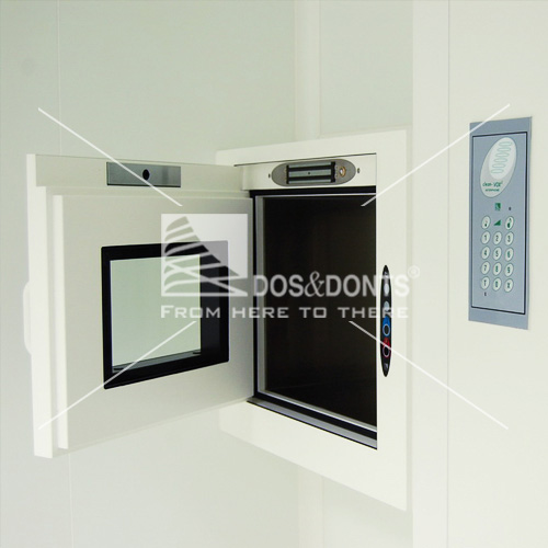 Clean room airlock door system